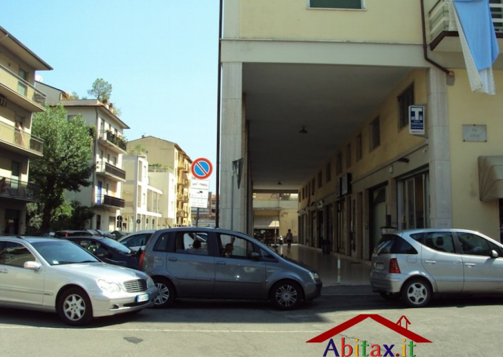 Vendita Uffici, Laboratori e Negozi Arezzo - AREZZO UFFICI / NEGOZIO MQ 255 Località VIA PO
